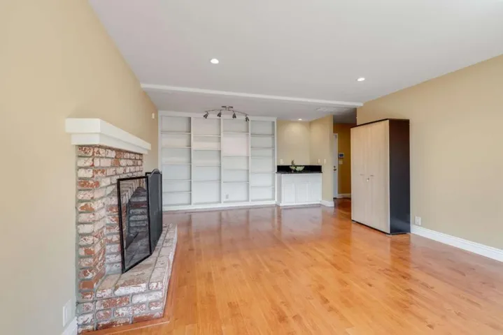 208 Crestview Drive, San Carlos, California 94070