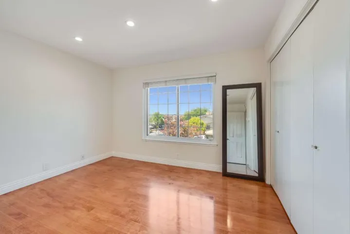 208 Crestview Drive, San Carlos, California 94070