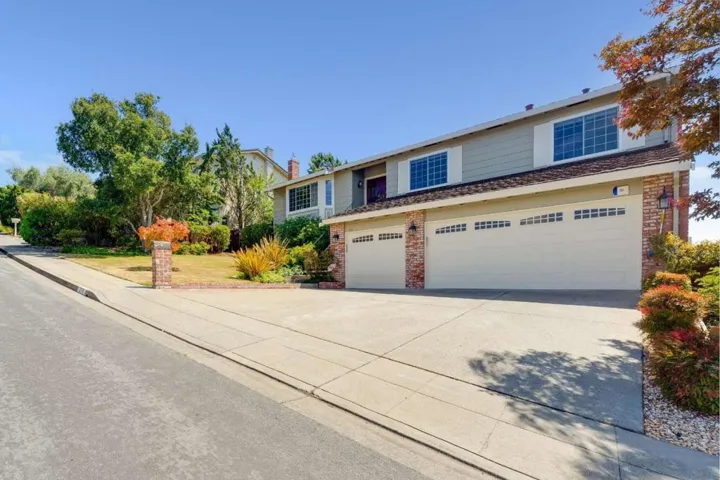 208 Crestview Drive, San Carlos, California 94070