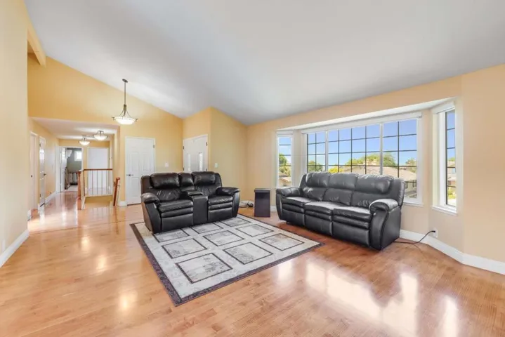 208 Crestview Drive, San Carlos, California 94070