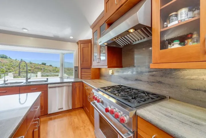 208 Crestview Drive, San Carlos, California 94070