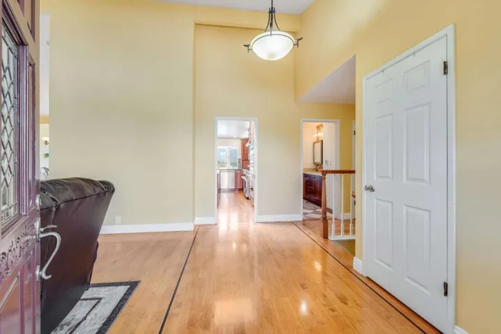 208 Crestview Drive, San Carlos, California 94070