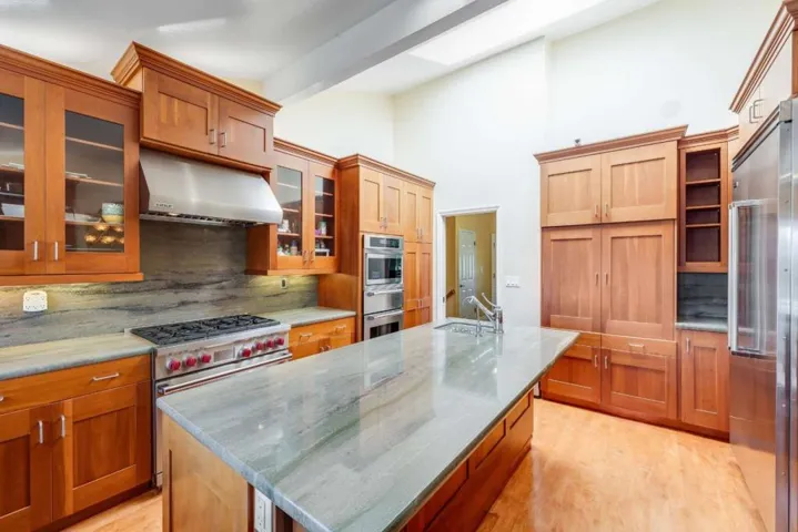208 Crestview Drive, San Carlos, California 94070