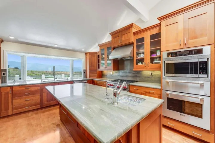 208 Crestview Drive, San Carlos, California 94070