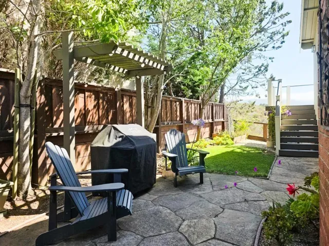 208 Crestview Drive, San Carlos, California 94070