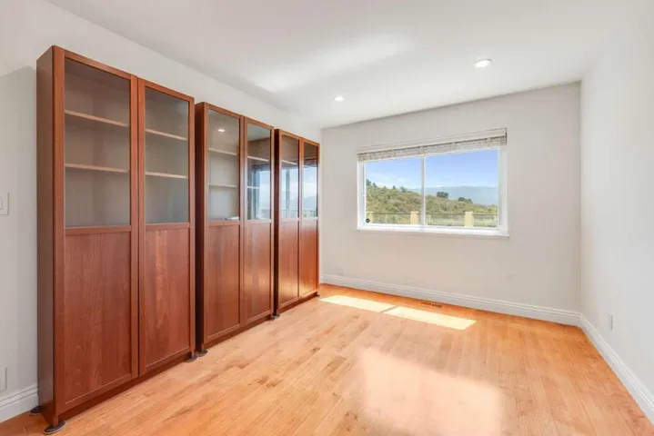 208 Crestview Drive, San Carlos, California 94070