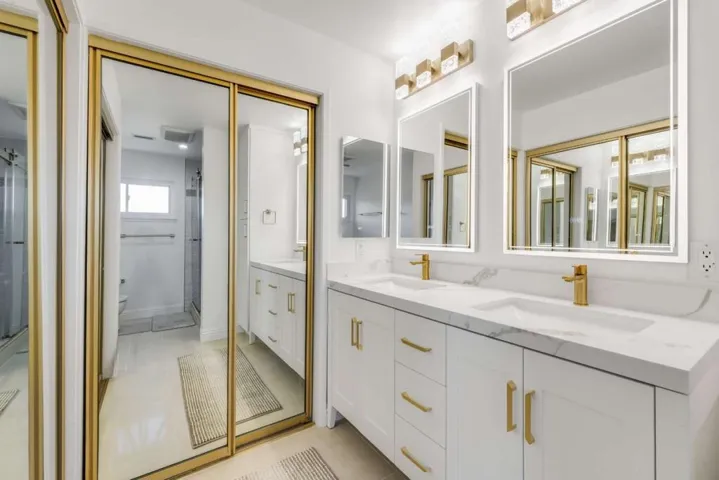 208 Crestview Drive, San Carlos, California 94070