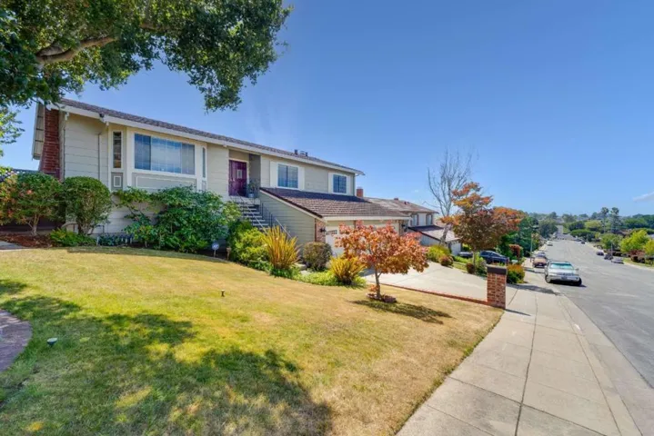 208 Crestview Drive, San Carlos, California 94070