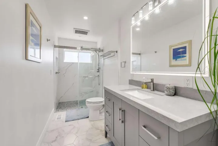208 Crestview Drive, San Carlos, California 94070