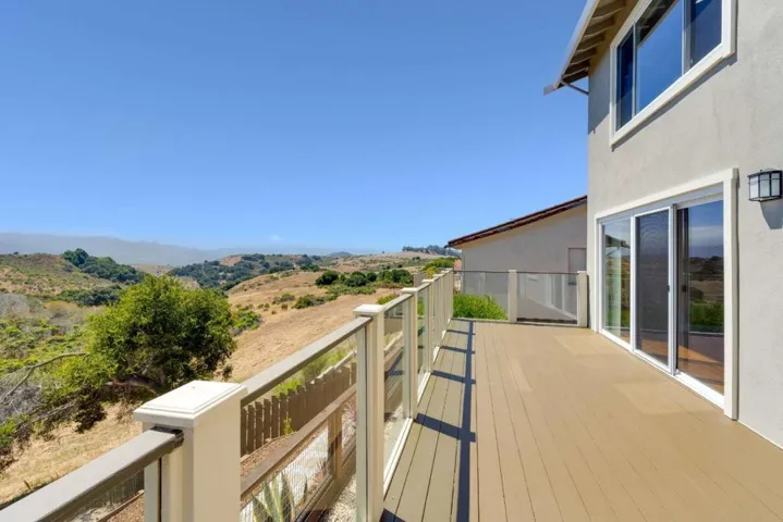 208 Crestview Drive, San Carlos, California 94070