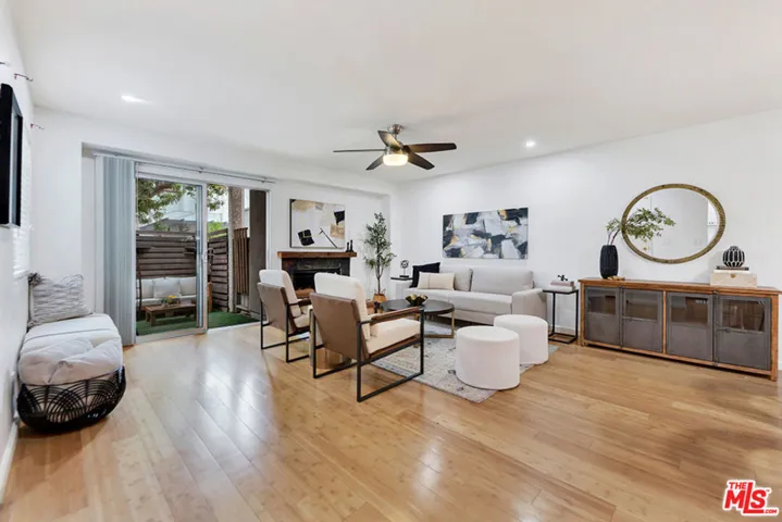 20155 Keswick Street 107, Winnetka, California 91306
