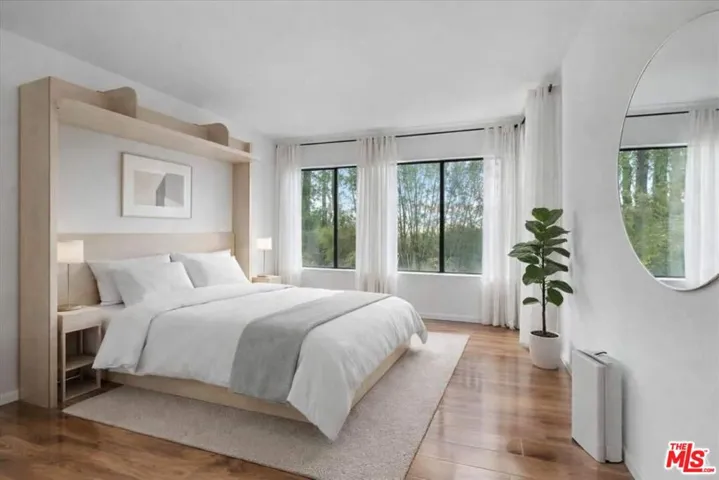 4912 Llano Drive, Woodland Hills, California 91364