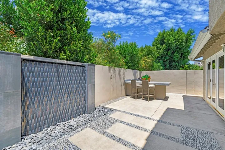 Fantastic location at end of quiet cul de sac backing to trail.  Make 14 a DONE DEAL!