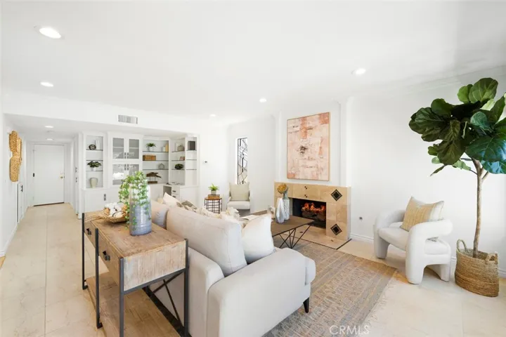 Fantastic location at end of quiet cul de sac backing to trail.  Make 14 a DONE DEAL!