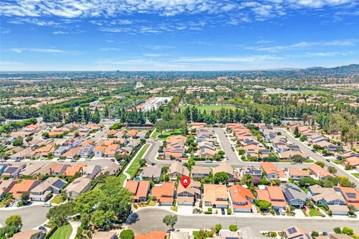 Fantastic location at end of quiet cul de sac backing to trail.  Make 14 a DONE DEAL!