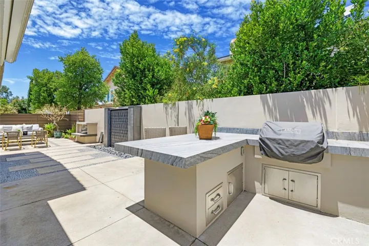 Fantastic location at end of quiet cul de sac backing to trail.  Make 14 a DONE DEAL!