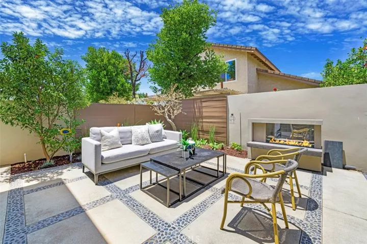 Fantastic location at end of quiet cul de sac backing to trail.  Make 14 a DONE DEAL!