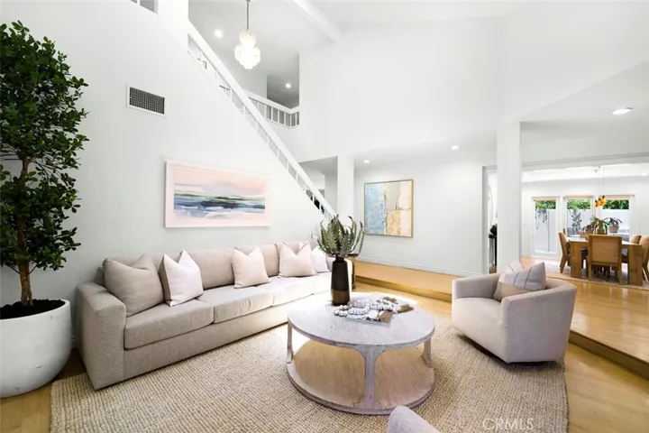 Fantastic location at end of quiet cul de sac backing to trail.  Make 14 a DONE DEAL!