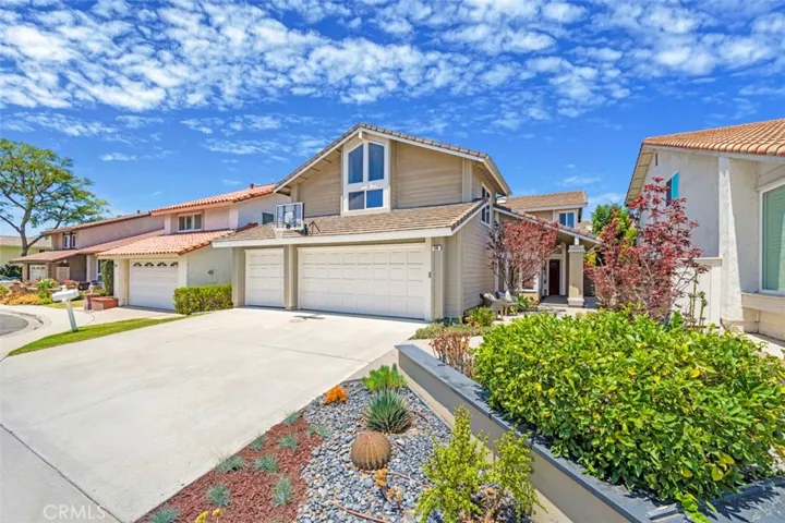 Fantastic location at end of quiet cul de sac backing to trail.  Make 14 a DONE DEAL!