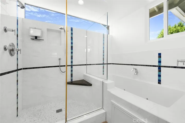 Fantastic location at end of quiet cul de sac backing to trail.  Make 14 a DONE DEAL!