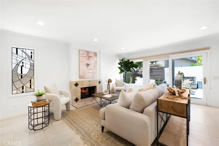 Fantastic location at end of quiet cul de sac backing to trail.  Make 14 a DONE DEAL!