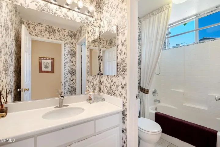 Lower level guest bath