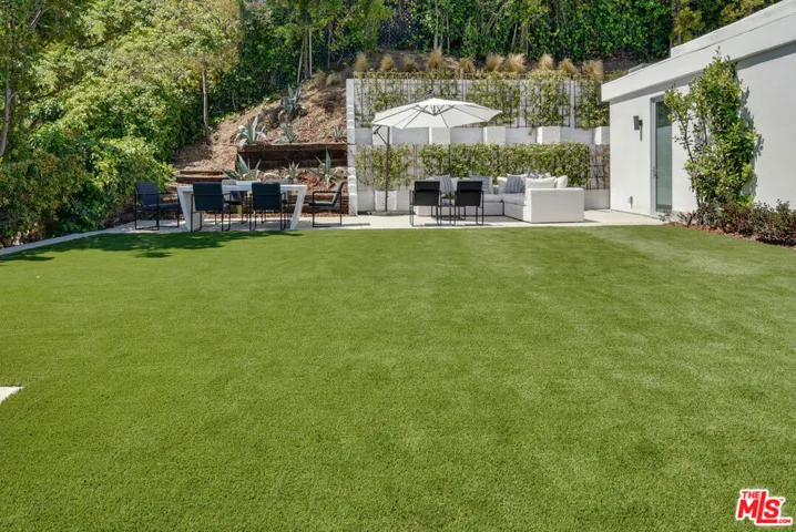 8908 Alto Cedro Drive, Beverly Hills, California 90210
