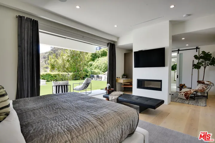 8908 Alto Cedro Drive, Beverly Hills, California 90210