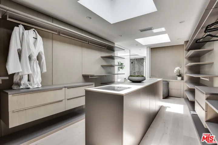 8908 Alto Cedro Drive, Beverly Hills, California 90210