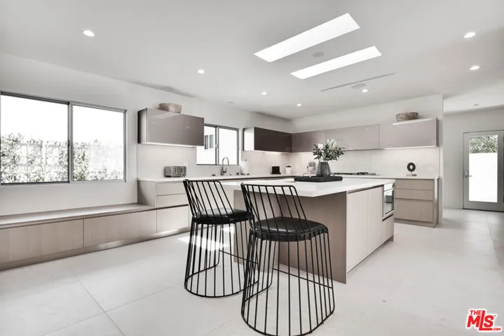 8908 Alto Cedro Drive, Beverly Hills, California 90210
