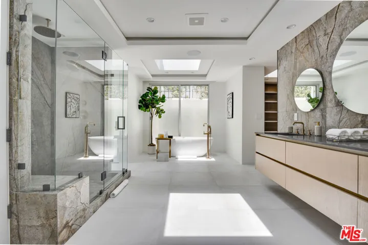 8908 Alto Cedro Drive, Beverly Hills, California 90210