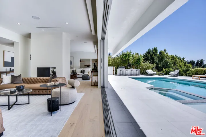 8908 Alto Cedro Drive, Beverly Hills, California 90210