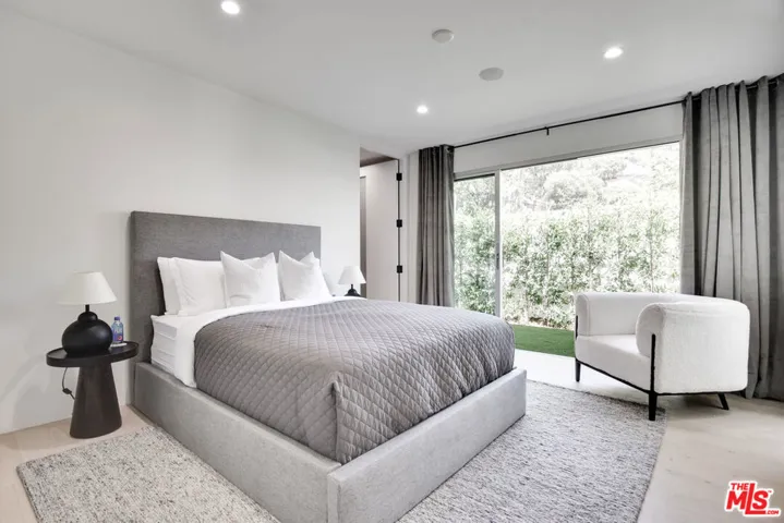 8908 Alto Cedro Drive, Beverly Hills, California 90210