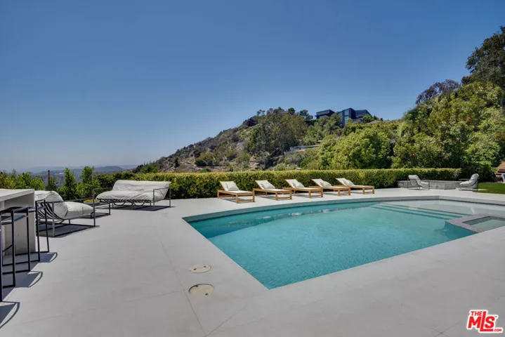 8908 Alto Cedro Drive, Beverly Hills, California 90210