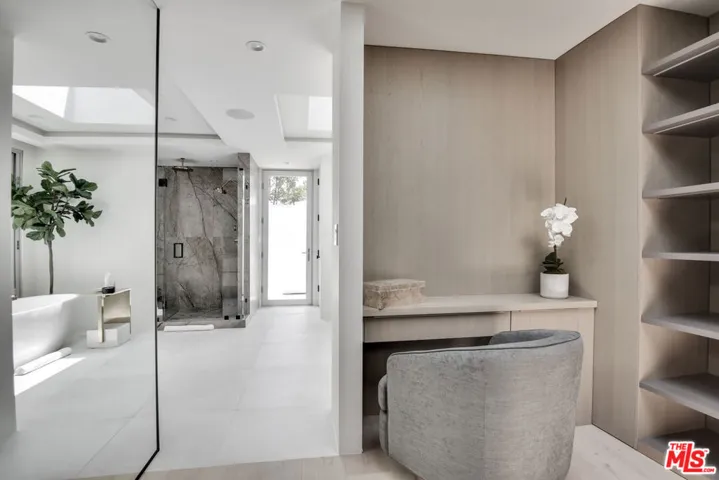 8908 Alto Cedro Drive, Beverly Hills, California 90210