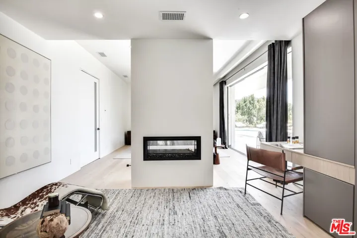 8908 Alto Cedro Drive, Beverly Hills, California 90210