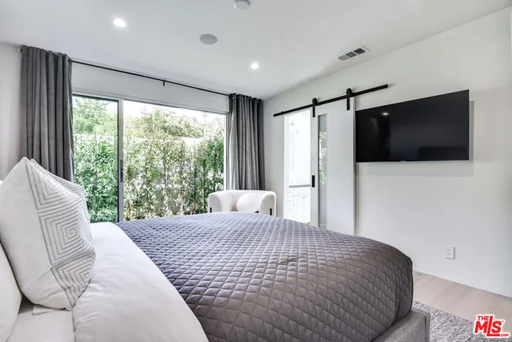 8908 Alto Cedro Drive, Beverly Hills, California 90210