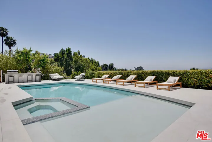 8908 Alto Cedro Drive, Beverly Hills, California 90210
