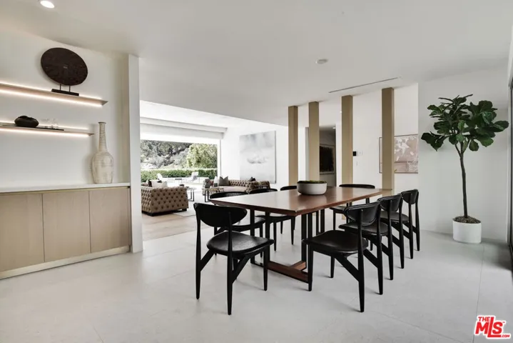 8908 Alto Cedro Drive, Beverly Hills, California 90210