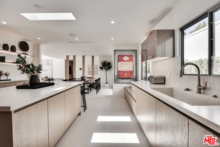 8908 Alto Cedro Drive, Beverly Hills, California 90210