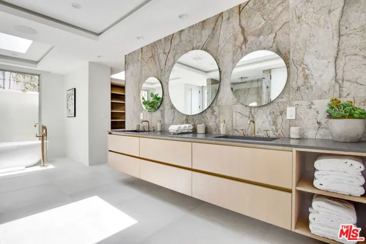 8908 Alto Cedro Drive, Beverly Hills, California 90210