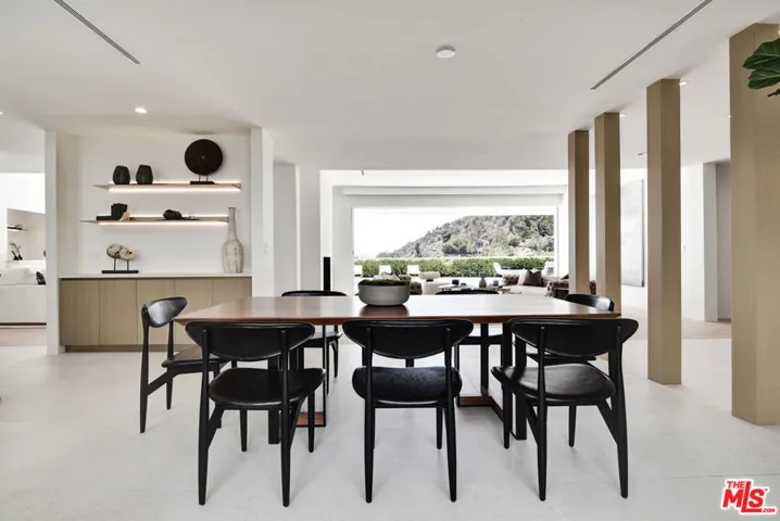 8908 Alto Cedro Drive, Beverly Hills, California 90210