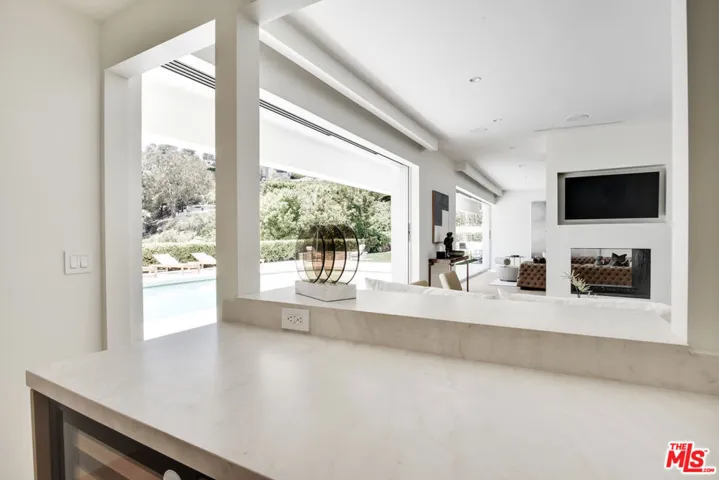 8908 Alto Cedro Drive, Beverly Hills, California 90210