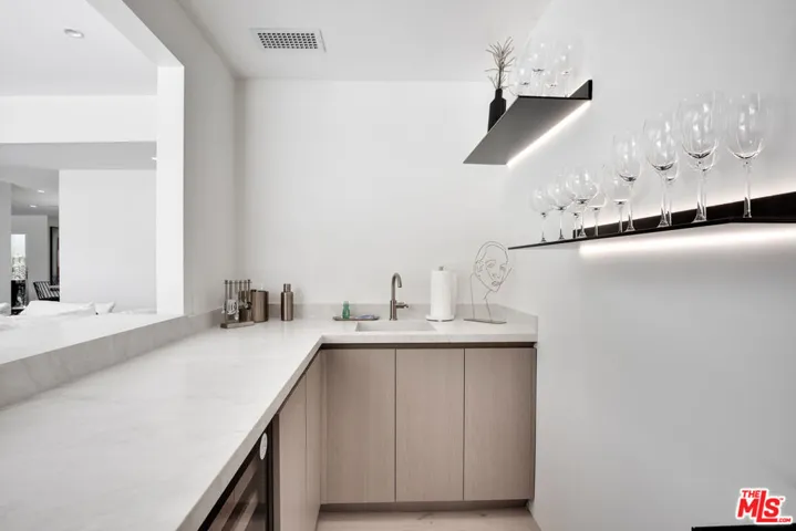 8908 Alto Cedro Drive, Beverly Hills, California 90210
