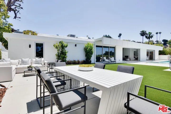8908 Alto Cedro Drive, Beverly Hills, California 90210