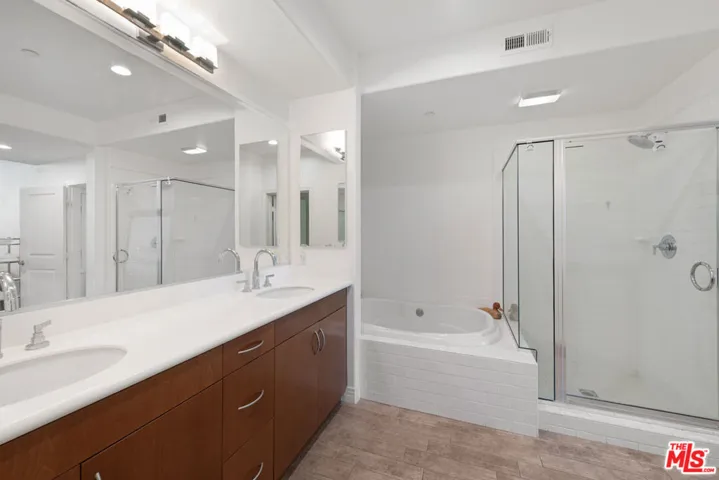 7100 Playa Vista Drive 405, Playa Vista, California 90094