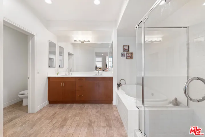 7100 Playa Vista Drive 405, Playa Vista, California 90094