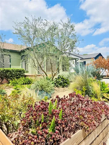 17531 Lemay Place, Lake Balboa, California 91406