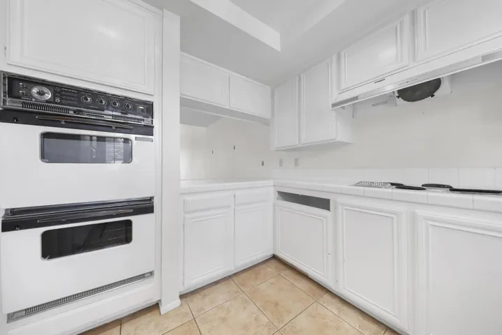 OPEN KITCHEN