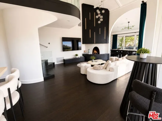 8810 Hollywood Boulevard, West Hollywood, California 90069